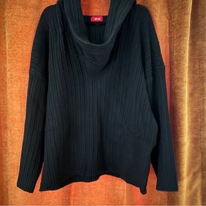 Overside knit with collar detail